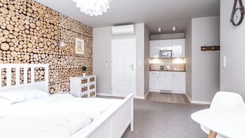 Deluxe Apartment, Courtyard View | Iron/ironing board, free WiFi