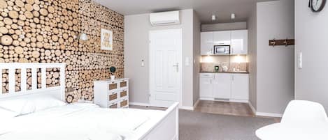 Deluxe Apartment, Courtyard View | Iron/ironing board, free WiFi