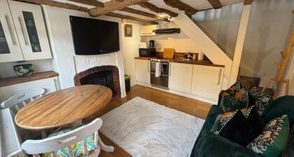 The Snug - From 130 Per Night