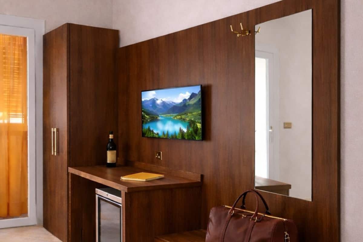 Dobbeltrom – deluxe | Individuelt innredet, strykejern/-brett, wi-fi (inkludert) og sengetøy