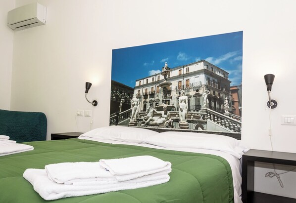 Habitación doble Deluxe | Tabla de planchar con plancha, wifi gratis y ropa de cama 