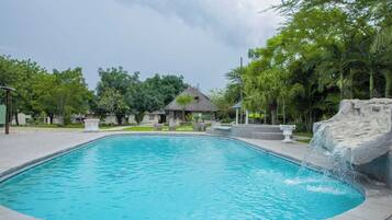 2 piscinas al aire libre