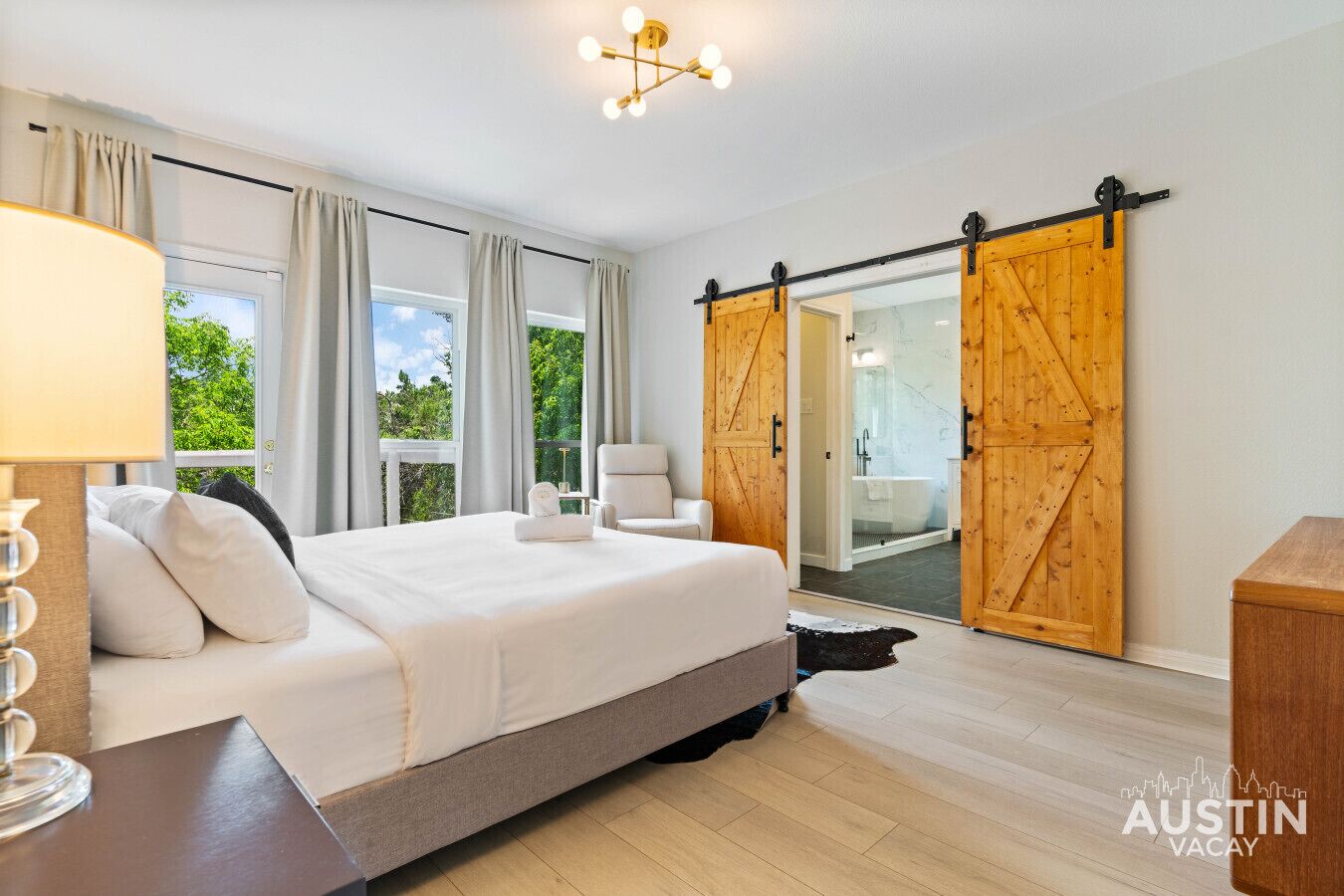 4 bedrooms, desk, iron/ironing board, free WiFi