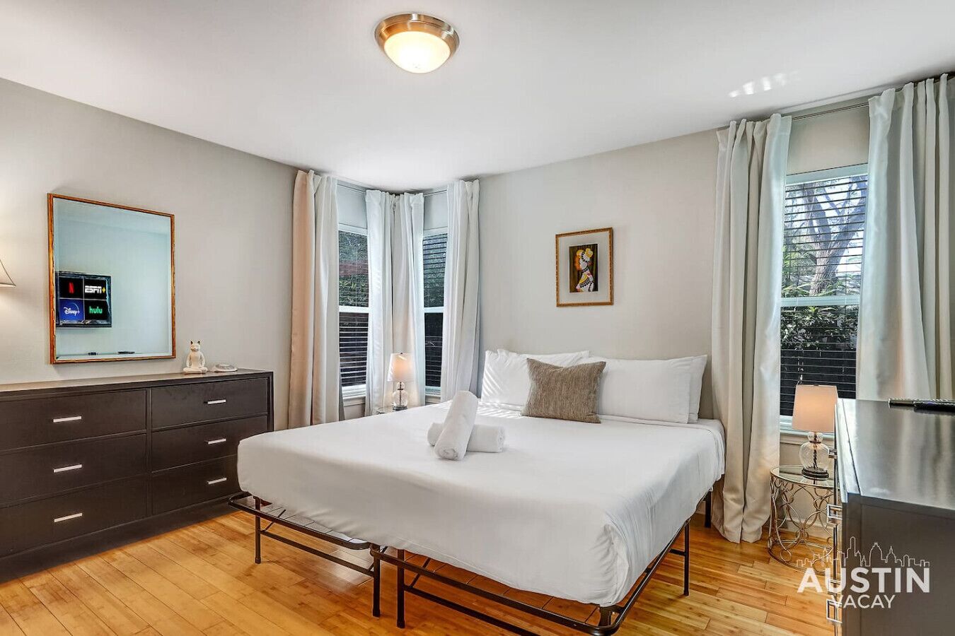 4 bedrooms, desk, iron/ironing board, free WiFi