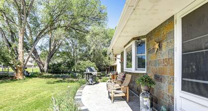 Walk to Main St: Carbondale Apt w/ Shared Patio