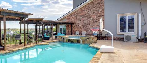 House (4 Bedrooms) | Front of property