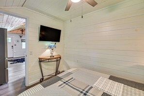 House (1 Bedroom) | Interior