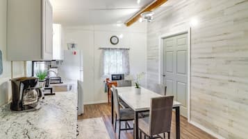 Apartment (0 Bedroom) | Interior