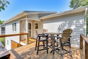 House (4 Bedrooms) | Interior - Newly Renovated Home in Oak Island! (Oak Island)