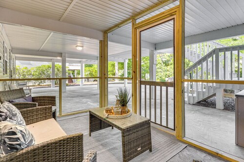 Newly Renovated Home in Oak Island!