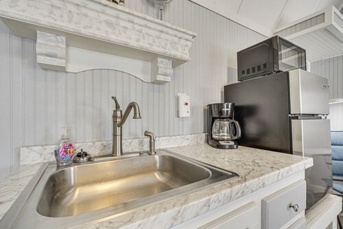 5 Mi to Dtwn Sweetwater: Studio w/ Serene Views