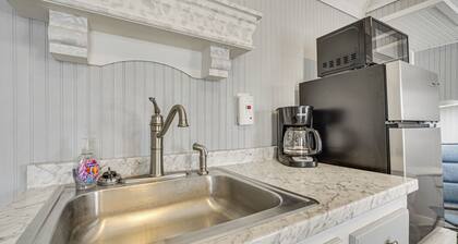5 Mi to Dtwn Sweetwater: Studio w/ Serene Views