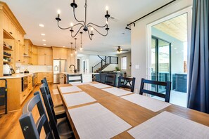 House (3 Bedrooms) | Interior - Hot Tub & Water Views: High-end Vantage Retreat (Vantage)