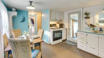 Cottage (2 Bedrooms) | Interior