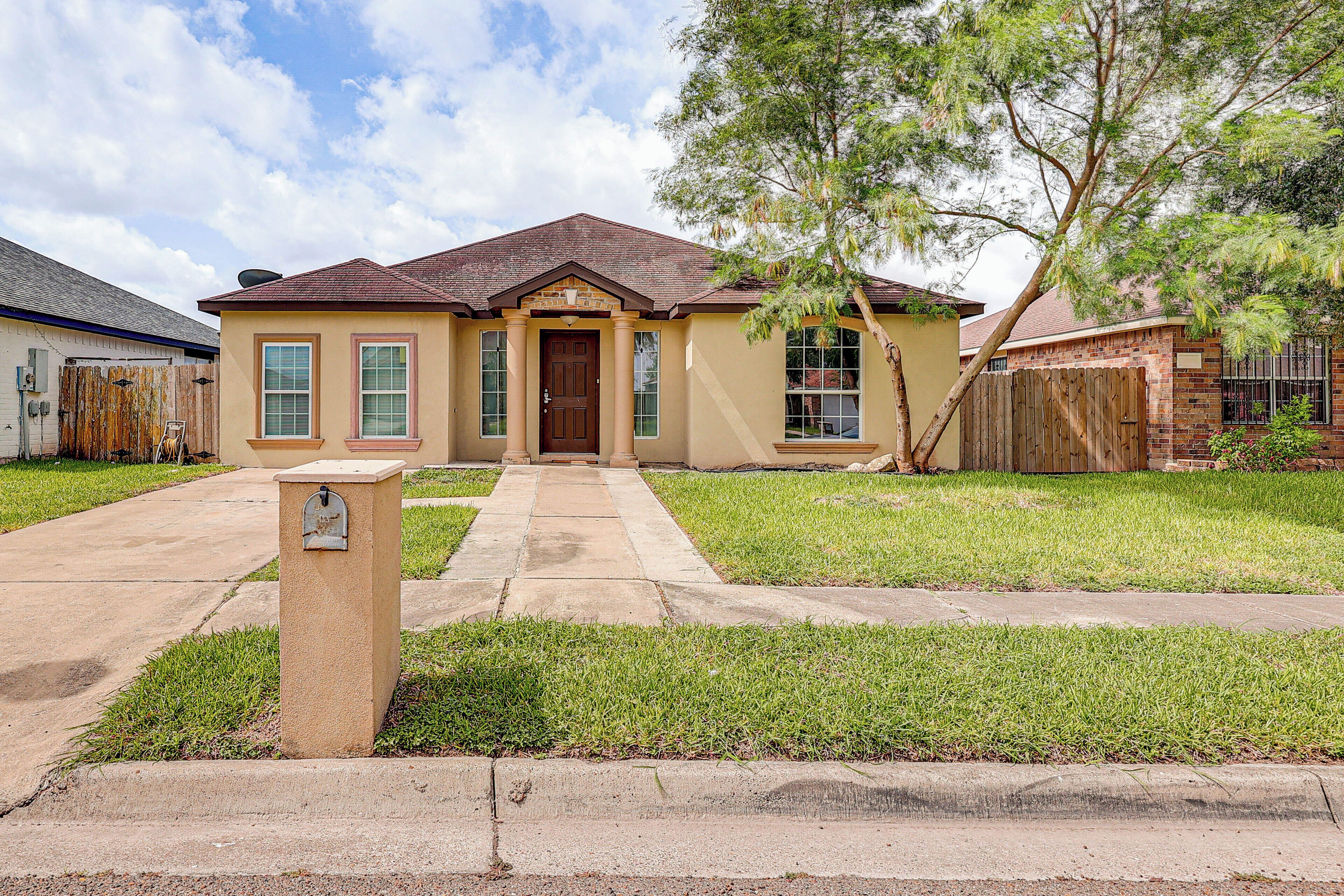 House (3 Bedrooms) | Front of property