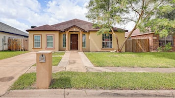 House (3 Bedrooms) | Front of property