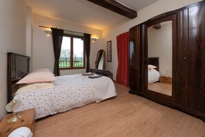 4 bedrooms, iron/ironing board, WiFi, bed sheets - Holiday Home 'Le Crévy - Pavilion - 12 Pers' with Private Terrace, Private Garden and Wi-Fi (Val d'Oust)