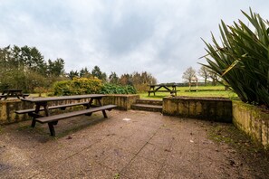 Outdoor dining - Holiday Home 'Le Crévy - Pavilion - 12 Pers' with Private Terrace, Private Garden and Wi-Fi (Val d'Oust)