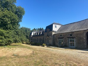 Exterior - Holiday Home 'Le Crévy - Pavilion - 12 Pers' with Private Terrace, Private Garden and Wi-Fi (Val d'Oust)
