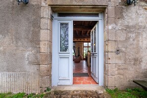 Exterior detail - Holiday Home 'Le Crévy - Pavilion - 12 Pers' with Private Terrace, Private Garden and Wi-Fi (Val d'Oust)