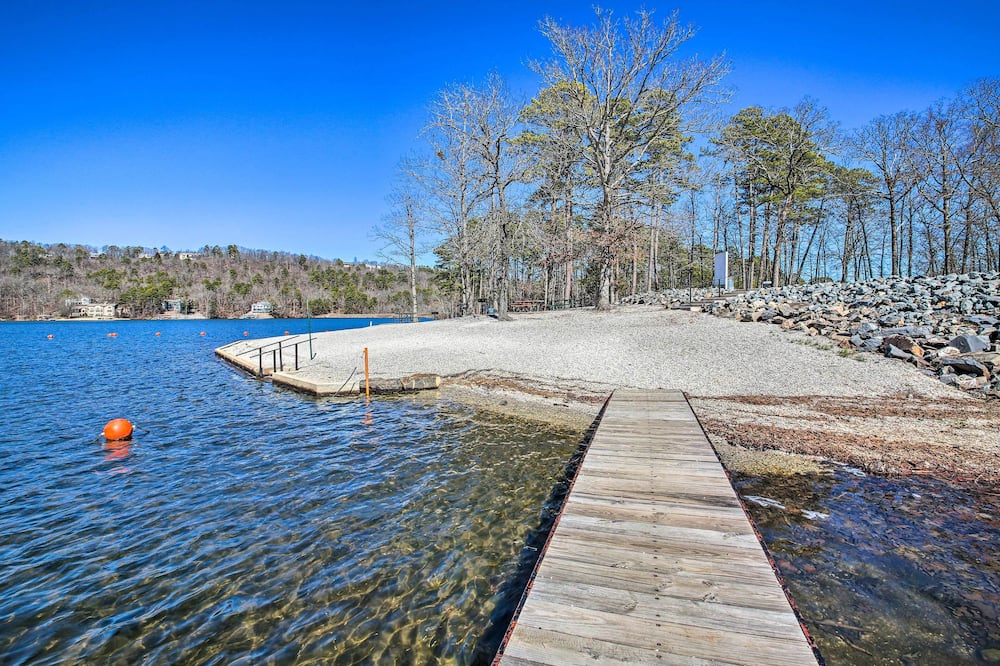 Walk to Lake Desoto: Home w/ Hot Tub Access! - Perry County, AR