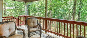 Golf Getaway w/ 9 Courses + Walk to Lake Desoto