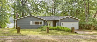 Lakefront Home w/ Deck: Central Michigan Escape!
