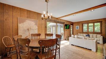 House (5 Bedrooms) | Interior