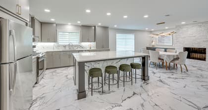 < 1 Mi to Sau: Newly Renovated Home w/ Yard!