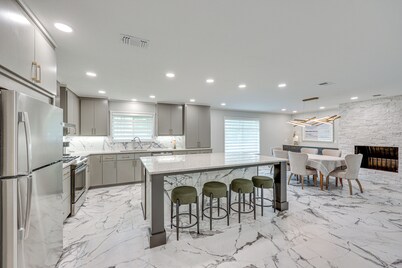 < 1 Mi to Sau: Newly Renovated Home w/ Yard!