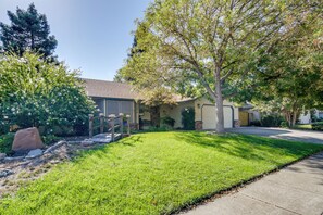 Interior - ~ 3 Mi to Dtwn & Chico State: Norcal Escape! (Chico)