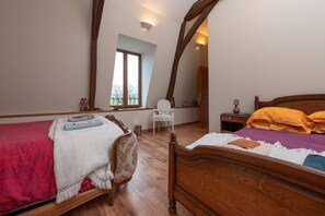 4 chambres, fer et planche à repasser, Wi-Fi, draps fournis