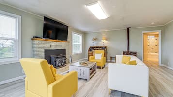 House (2 Bedrooms) | Interior