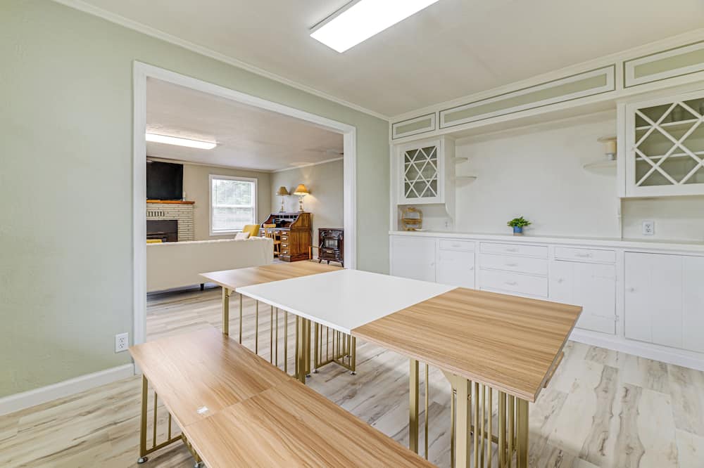 Walk to Beach: Cozy Home w/ Deck in Smith River! - Stout Grove, CA