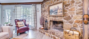 Home w/ Lake Texoma View, Game Room & Bar