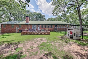 Interior - Home w/ Lake Texoma View, Game Room & Bar (Mead)