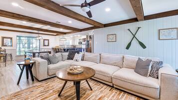 House (4 Bedrooms) | Interior