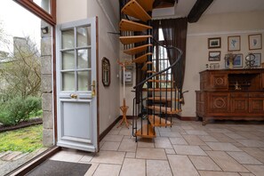 Interior - Holiday Home 'Le Crévy - Le Chateau - 8 Pers' with Private Terrace, Shared Garden and Wi-Fi (Val d'Oust)