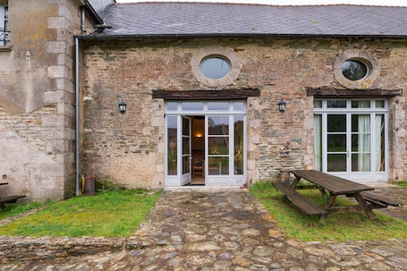 Outdoor dining. Holiday Home 'Le Crévy - La Calèche - 3 Pers' with Private Terrace, Private Garden and Wi-Fi
