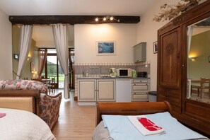 1 habitación, tabla de planchar con plancha, wifi y ropa de cama 