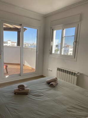 2 bedrooms, free WiFi, bed sheets