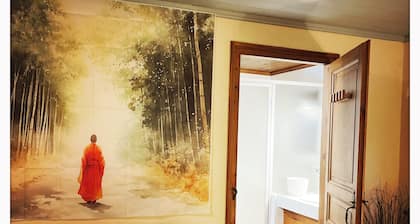 Pause bien-ĂȘtre et nature dans la chambre du moine