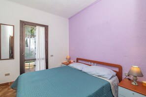 2 bedrooms, iron/ironing board, WiFi, bed sheets - Apartment 'Sofi' with Private Terrace, Private Garden and Wi-Fi (Ruoni)