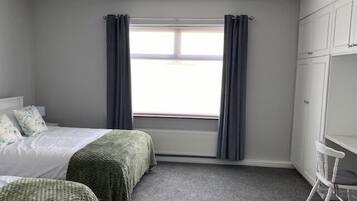 1 chambre, fer et planche à repasser, Wi-Fi, literie fournie