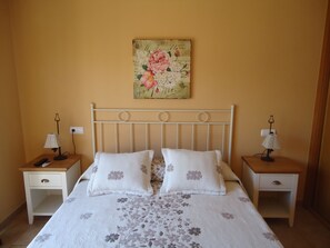 2 bedrooms, iron/ironing board, WiFi, bed sheets - Tejita Relax Penthouse (Granadilla)