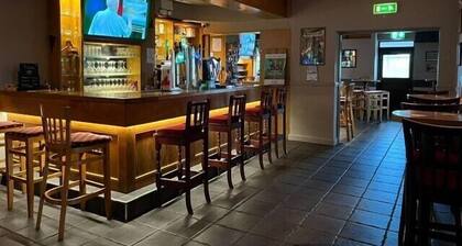 Cortoon Inn, Double Room 7 (1 DBL)