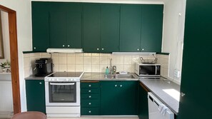 Fridge, microwave, dishwasher, coffee/tea maker