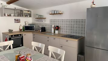 Microondas, horno, parrilla de estufa y lavavajillas