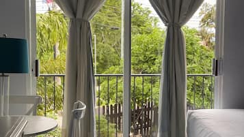 高級雙人房, 花園景觀 | 客房內保險箱、筆電工作空間、免費無線上網