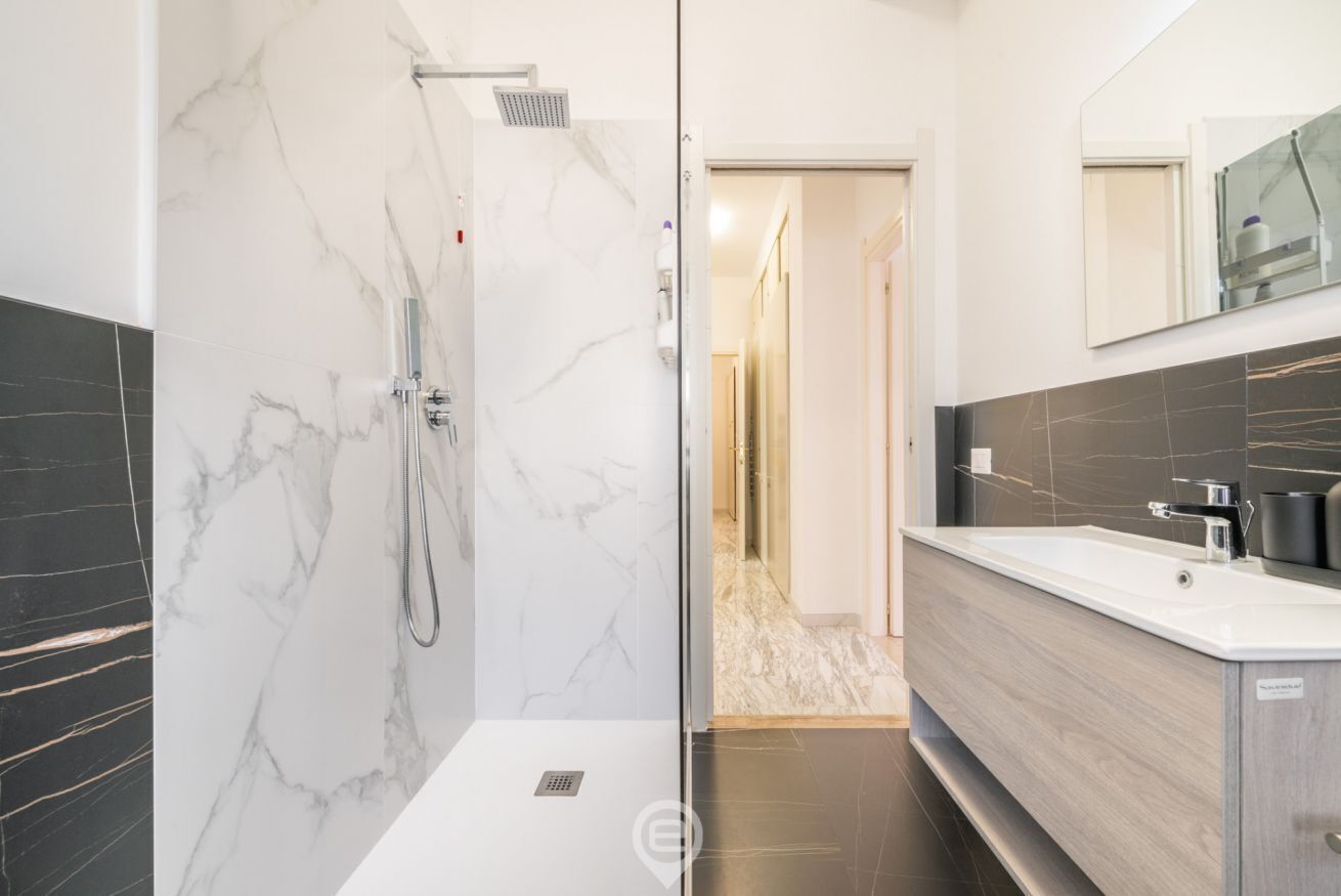 Dusche, Haartrockner, Bidet, Handtücher